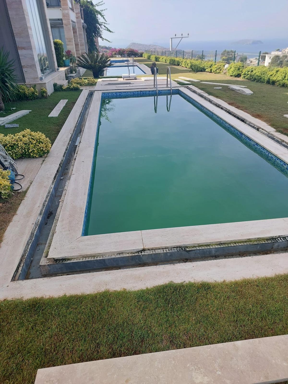 Villa havuzu ve çevre düzenleme